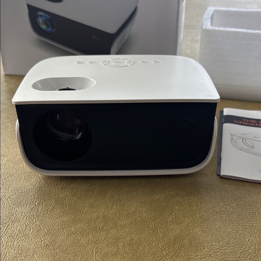 Mini Projector - Like New!! - Picture 4 of 6